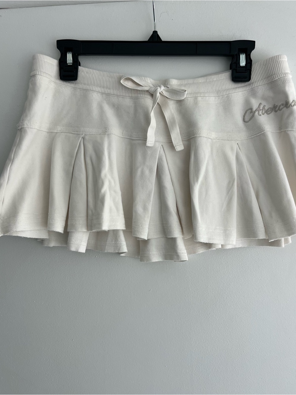 Abercrombie & Fitch Y2K Cream Pleated Mini Skirt